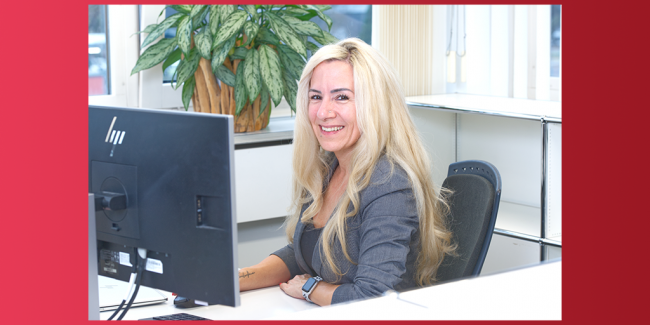 Iris1024x512 Rot Verlauf Mitarbeitergeschichte Iris Rosenberg